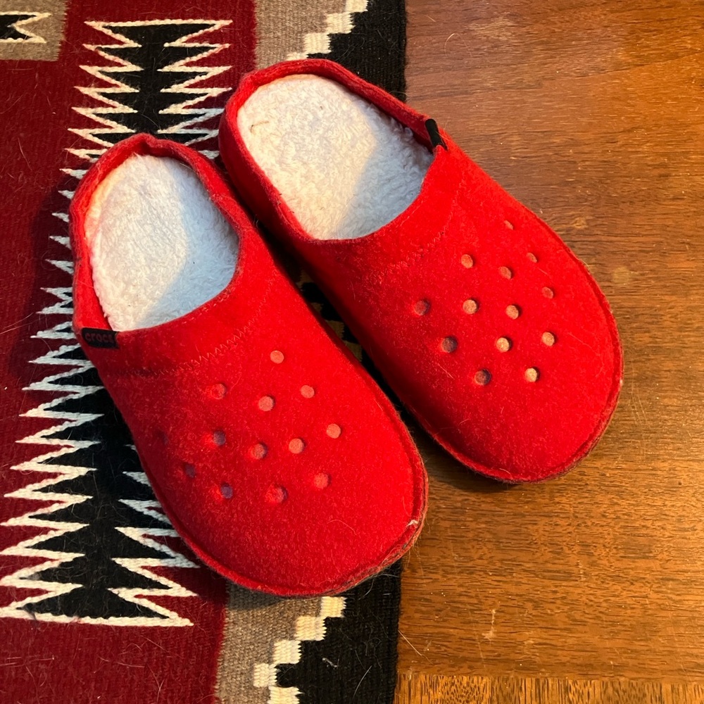Crocs Classic Slippers - size 6 Pepper Red